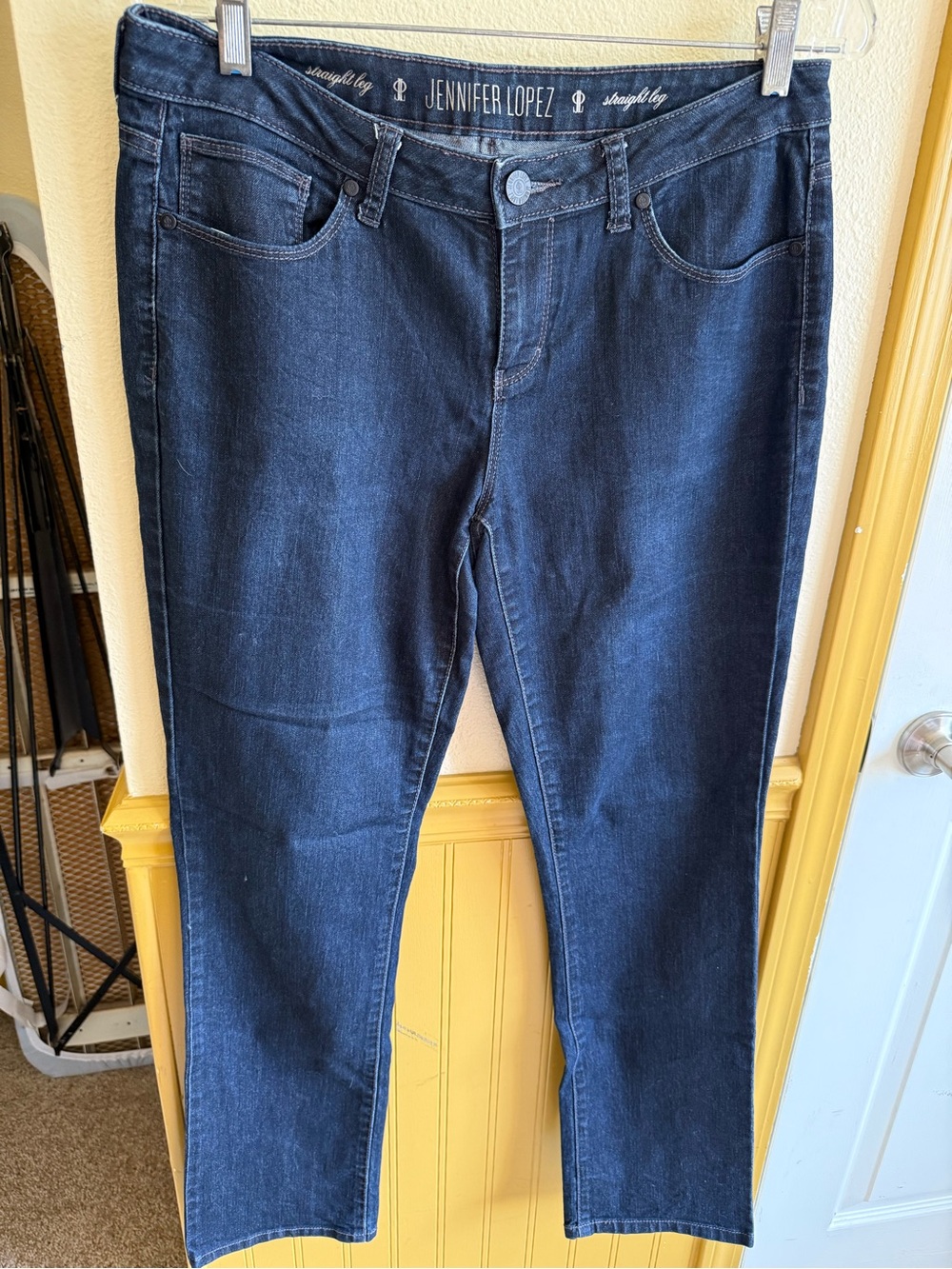 Jennifer Lopez Sz 8 Women's Dark Indigo Straight Leg Jeans with stretch
